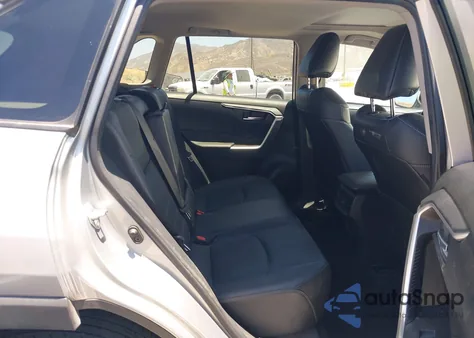 2024 Toyota Rav4 Xle Premium z USA, uszkodzony, nr VIN 2T3C1RFV3RC262168